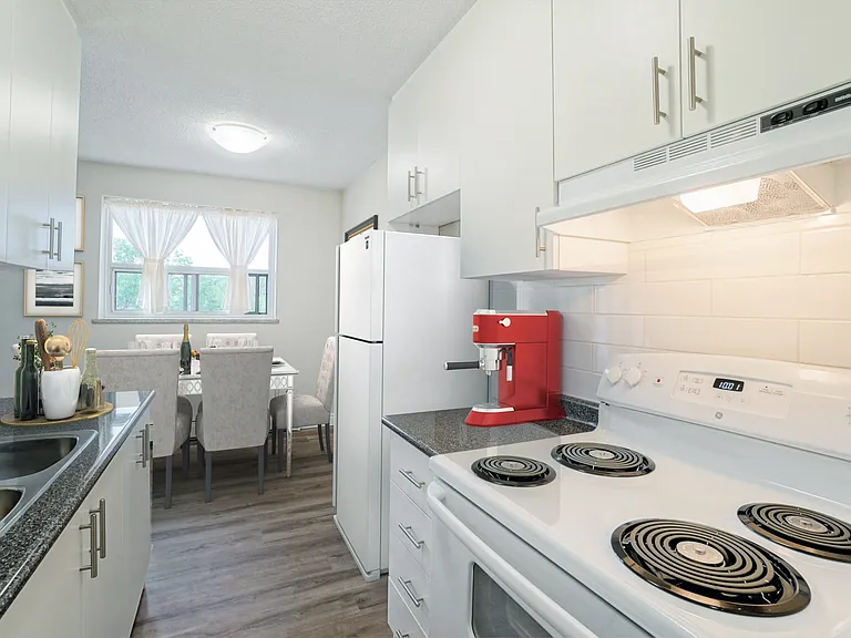 2673 King St E — Photo 11