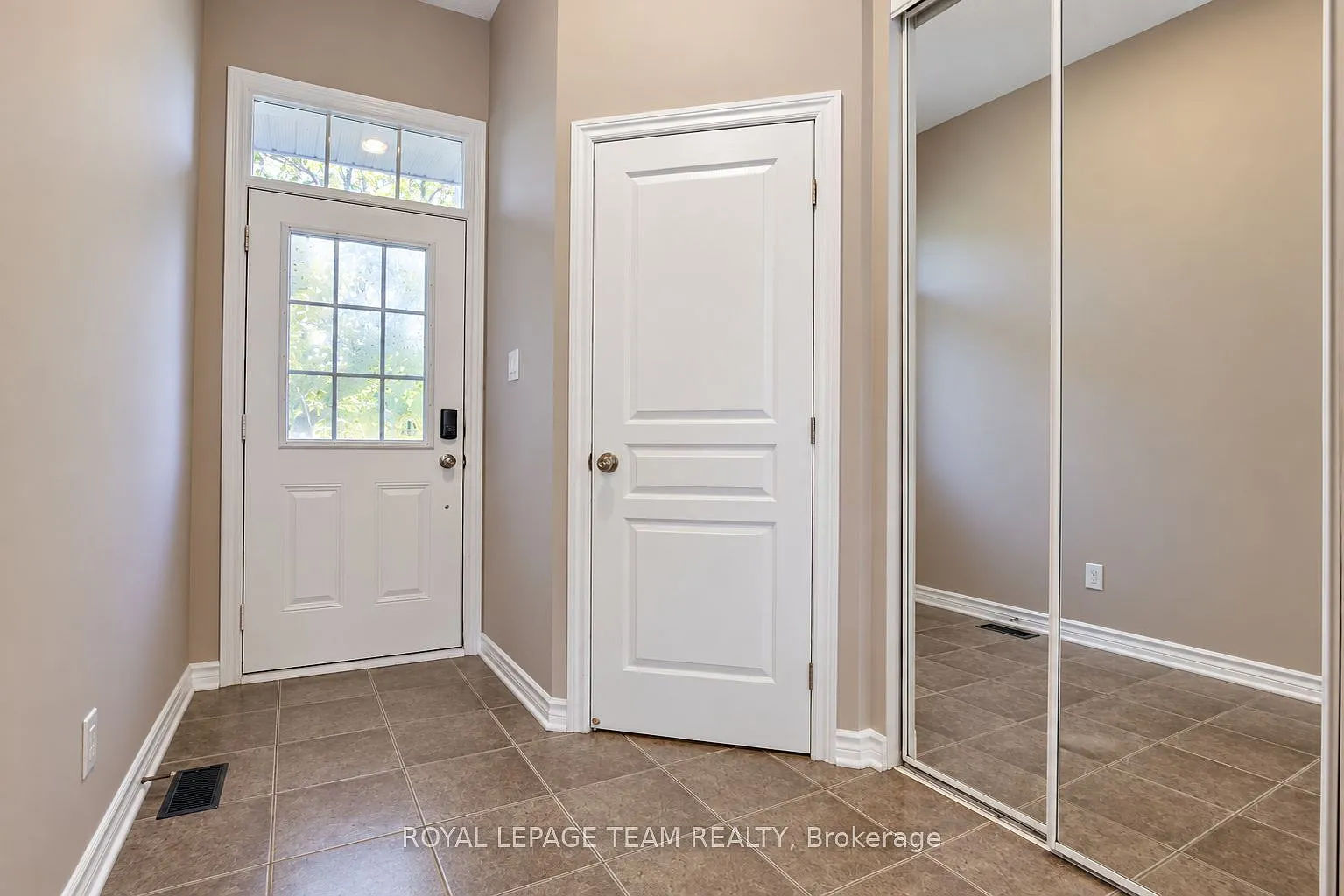 3 bed, $2,700 — Photo 2