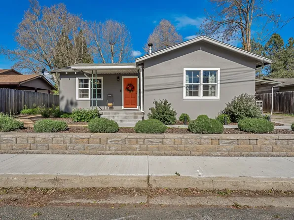527 3rd St, Yreka, CA 96097