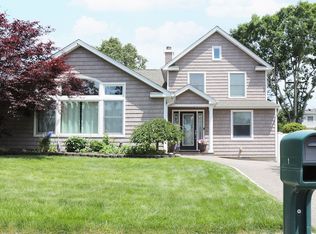 1 Riviera Dr, Selden, NY 11784