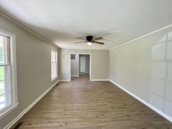 4th image of 300 W Cranford Ave