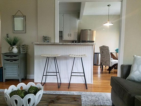 4th image of 627 W Market St APT 202