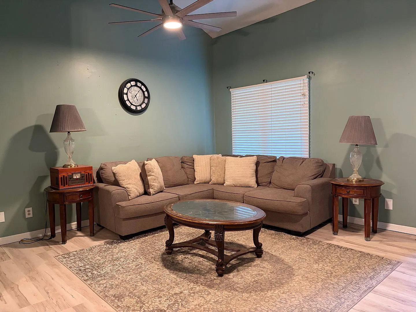 3 BR 2.5 Ba — Photo 2