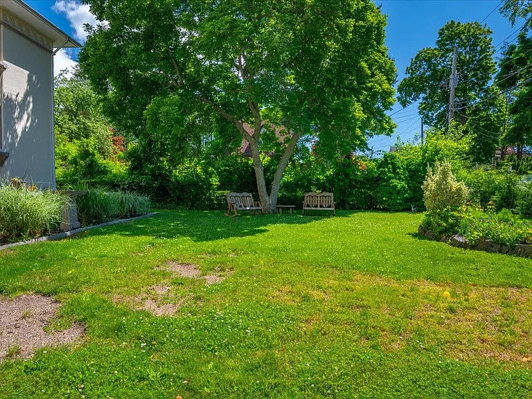 116 Soundview Ave — Photo 10
