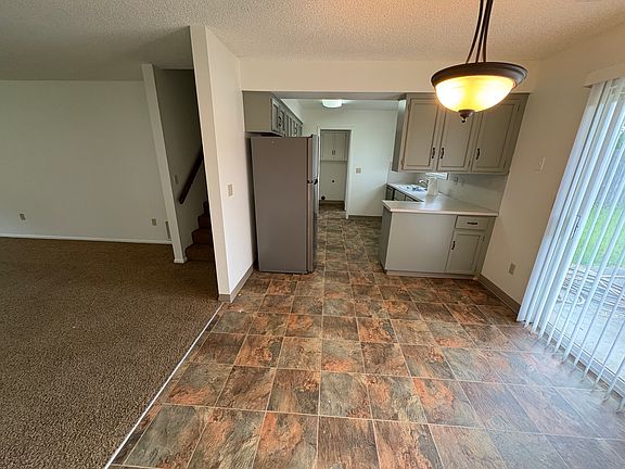 5th image of 402 SE 161st Ave