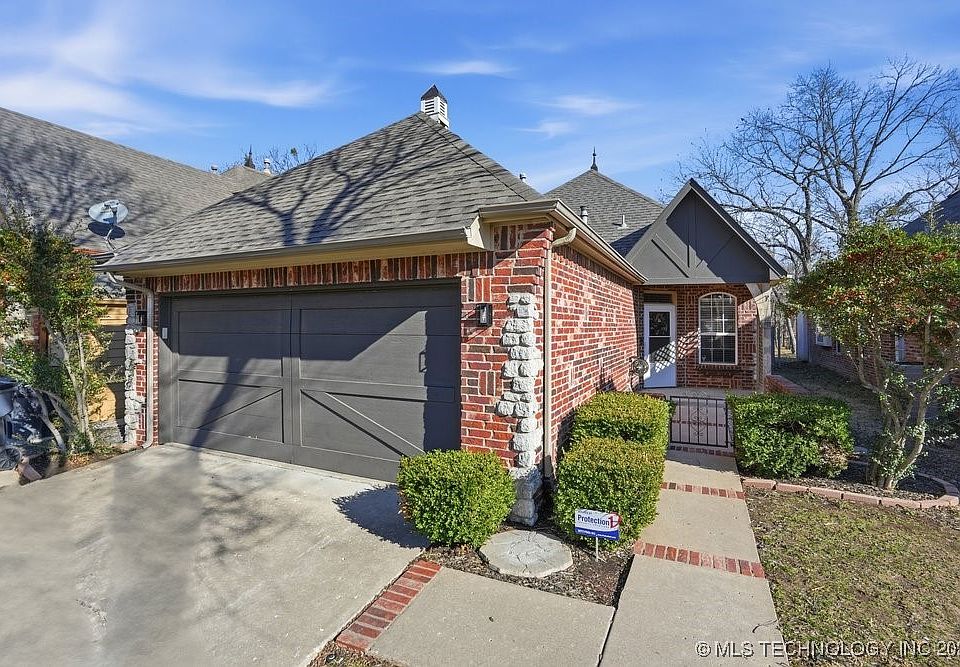 1st image of 525 N Willow Pl