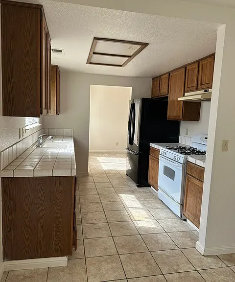 2718 Birchwood Ct — Photo 5