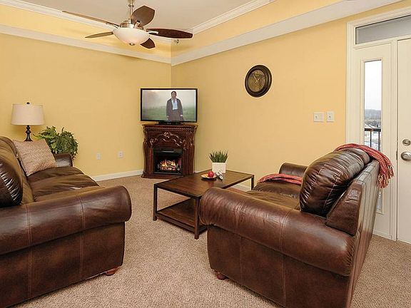 3rd image of 1410 Hurley Dr