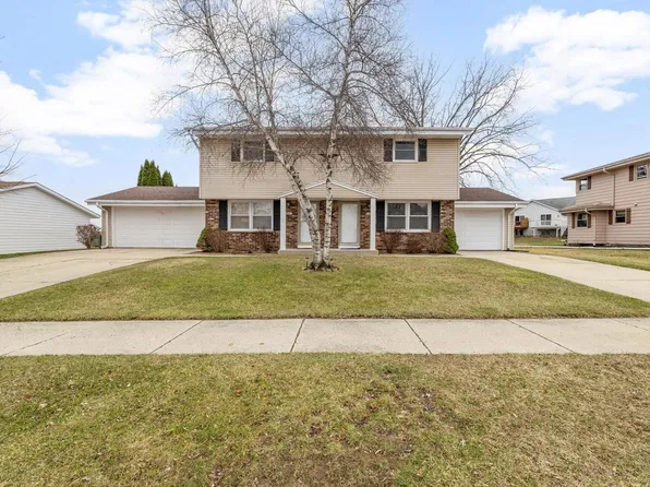 2421 Deerfield DRIVE, West Bend, WI 53090