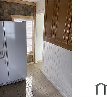 4 bed, 800 sqft, $3,930 — Photo 3