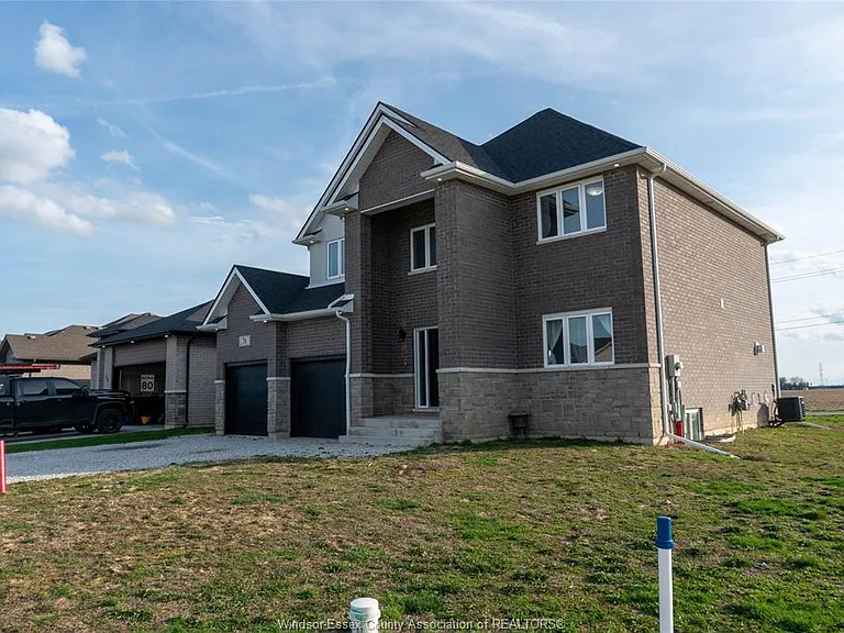 74 Dundee Dr — Photo 4