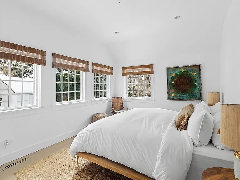 10 Hampton Ln — Photo 8