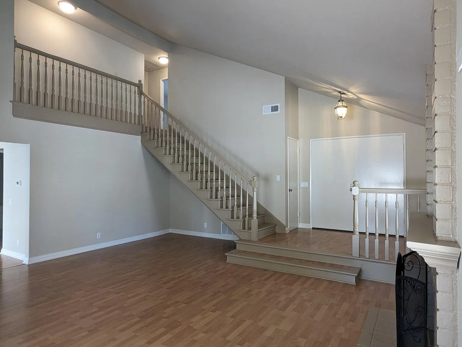 3 bed, 2.5 bath, 1601 sqft, $4,500 — Photo 4