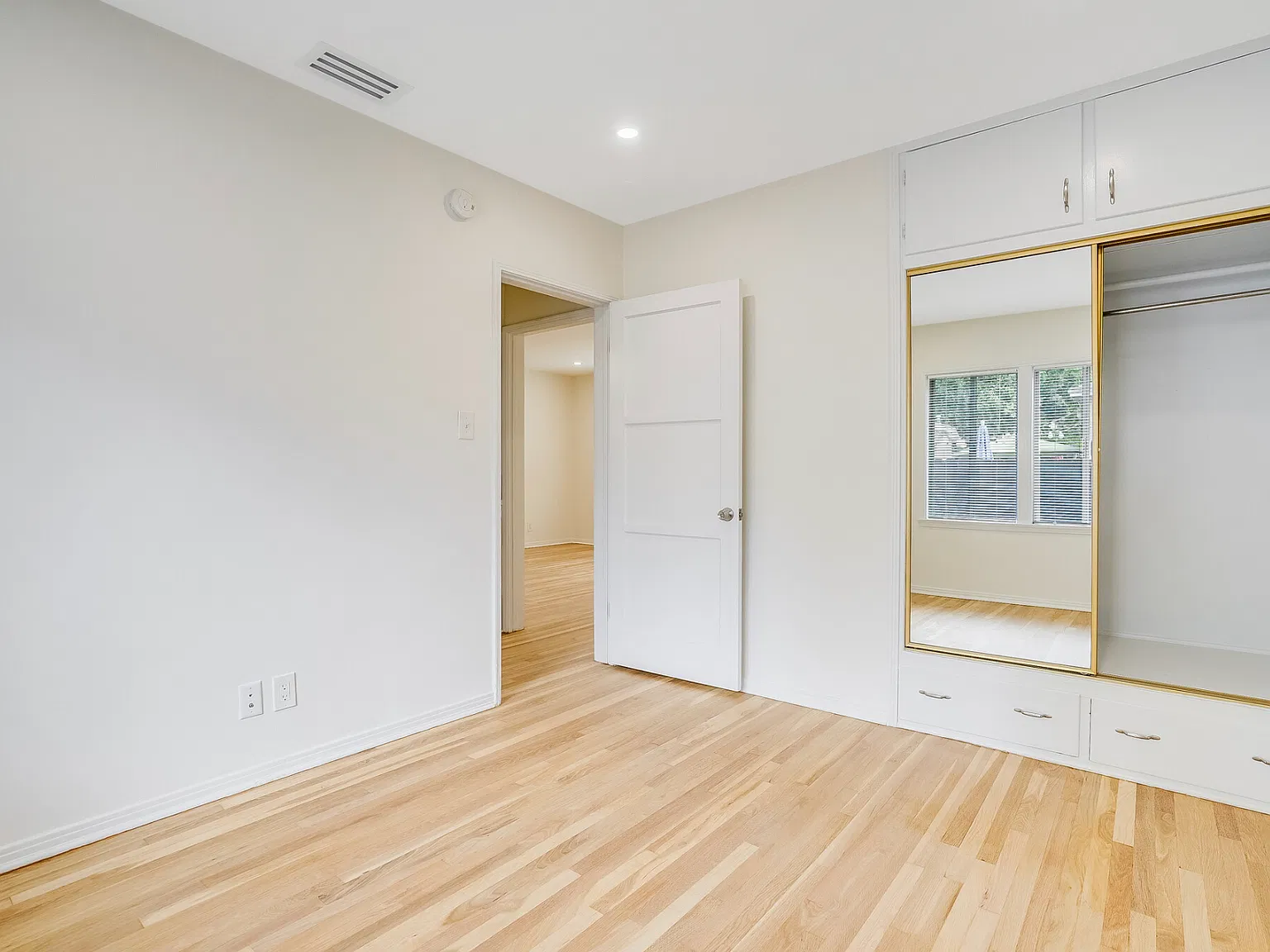4244 Tujunga Ave — Photo 4