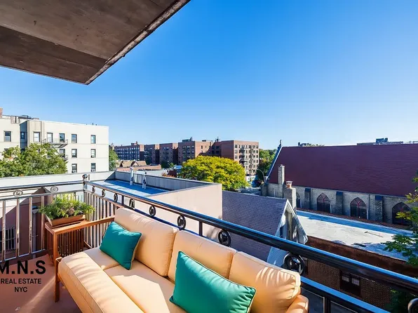 423 Ocean Parkway image 7 of 9