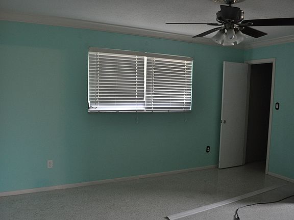 5th image of 4628 Siesta Cir