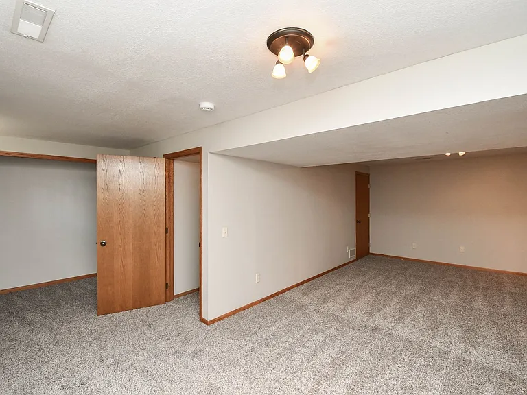 5101 W Cushman St — Photo 33