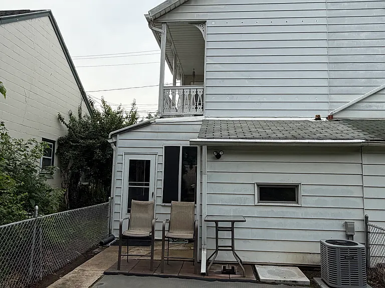 252 E Louther St — Photo 23