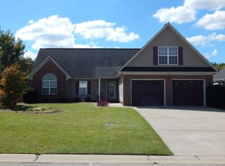 5608 Shady Pine Ct, Hope Mills, NC 28348