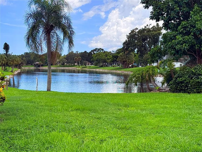 1213 Glen Oaks Dr E — Photo 10
