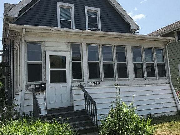 5th image of 2049 E Washington Ave