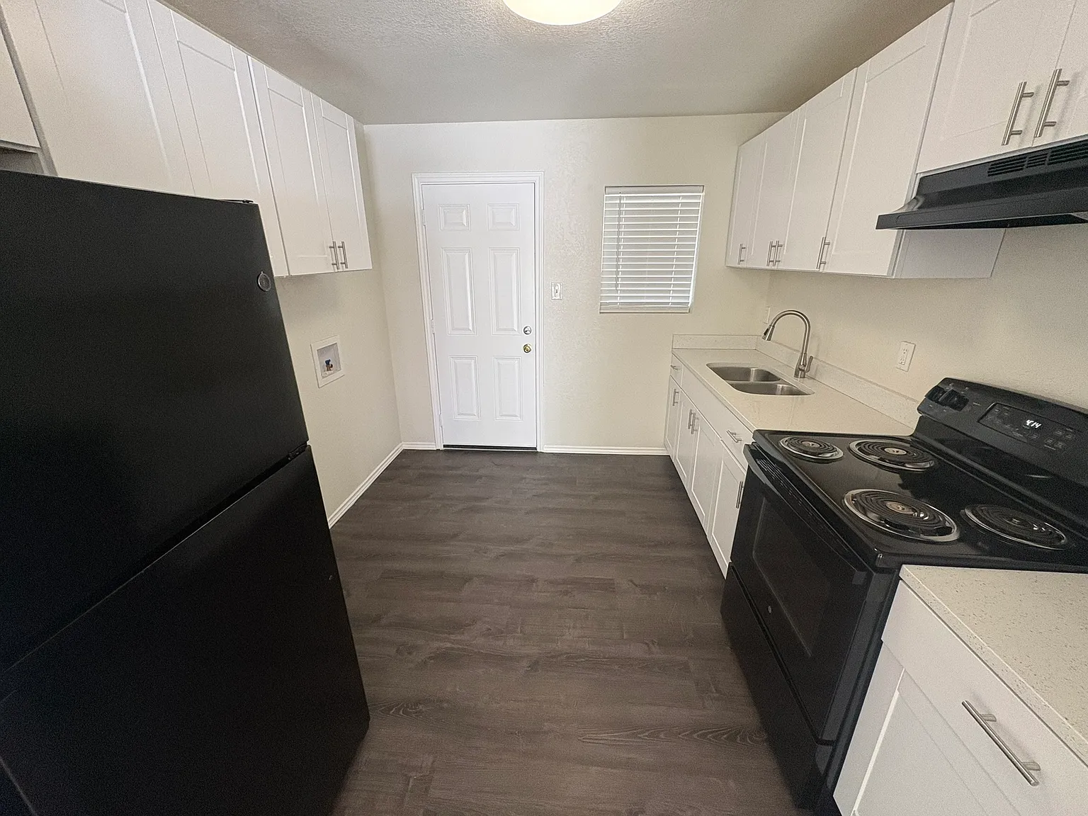 2 bed, 650 sqft, $1,000 — Photo 3