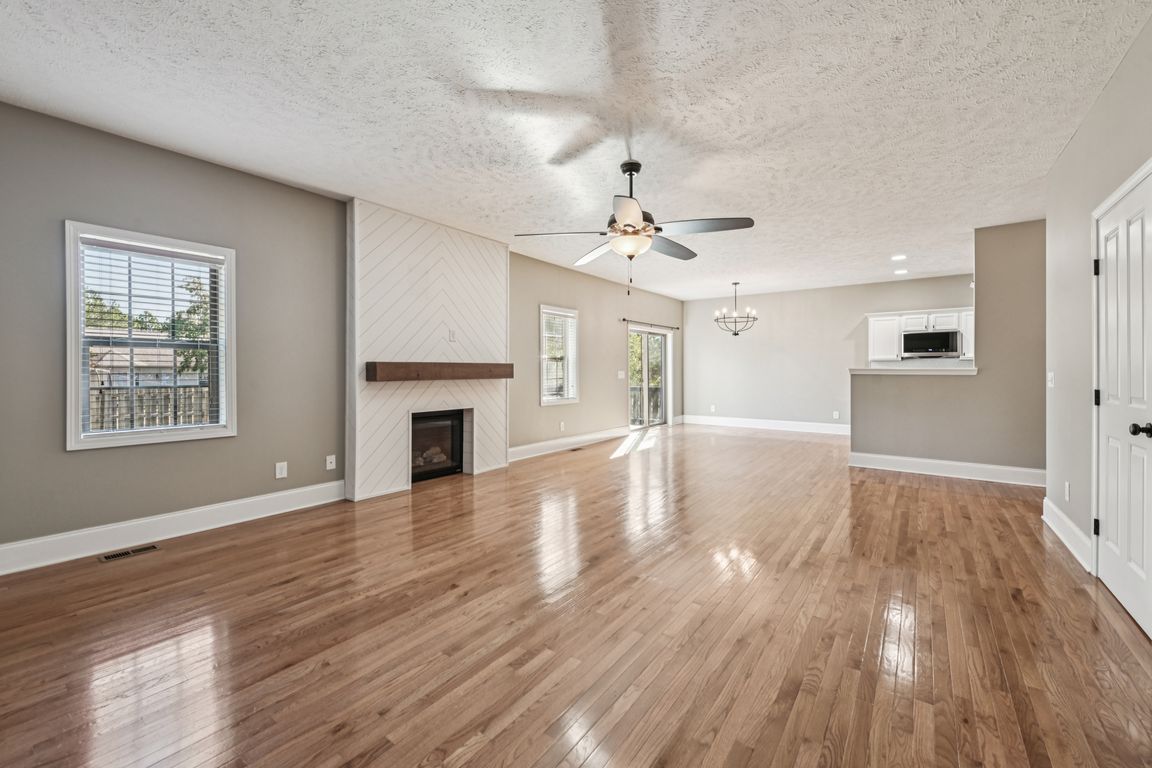 next background image