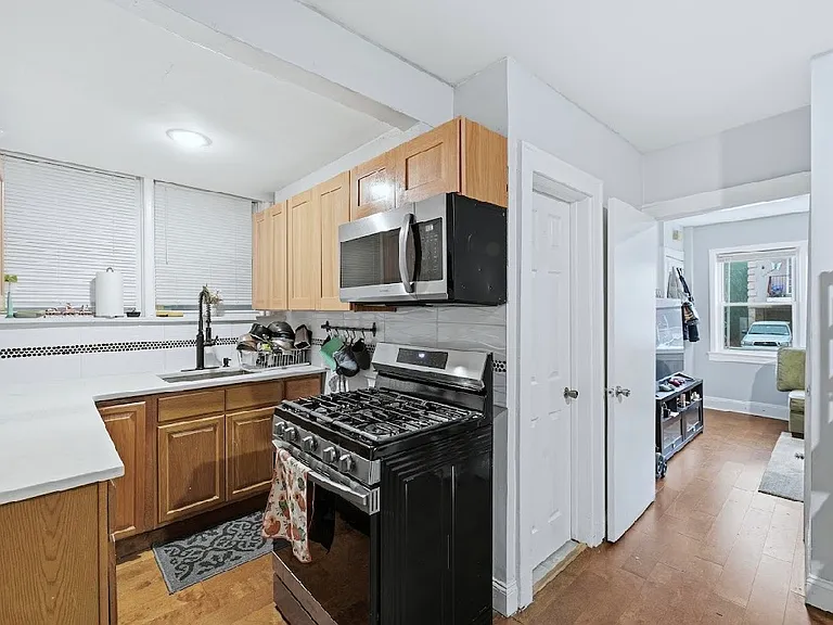 328 John St #1 — Photo 2