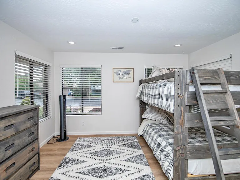 921 W Sherman Ave — Photo 13
