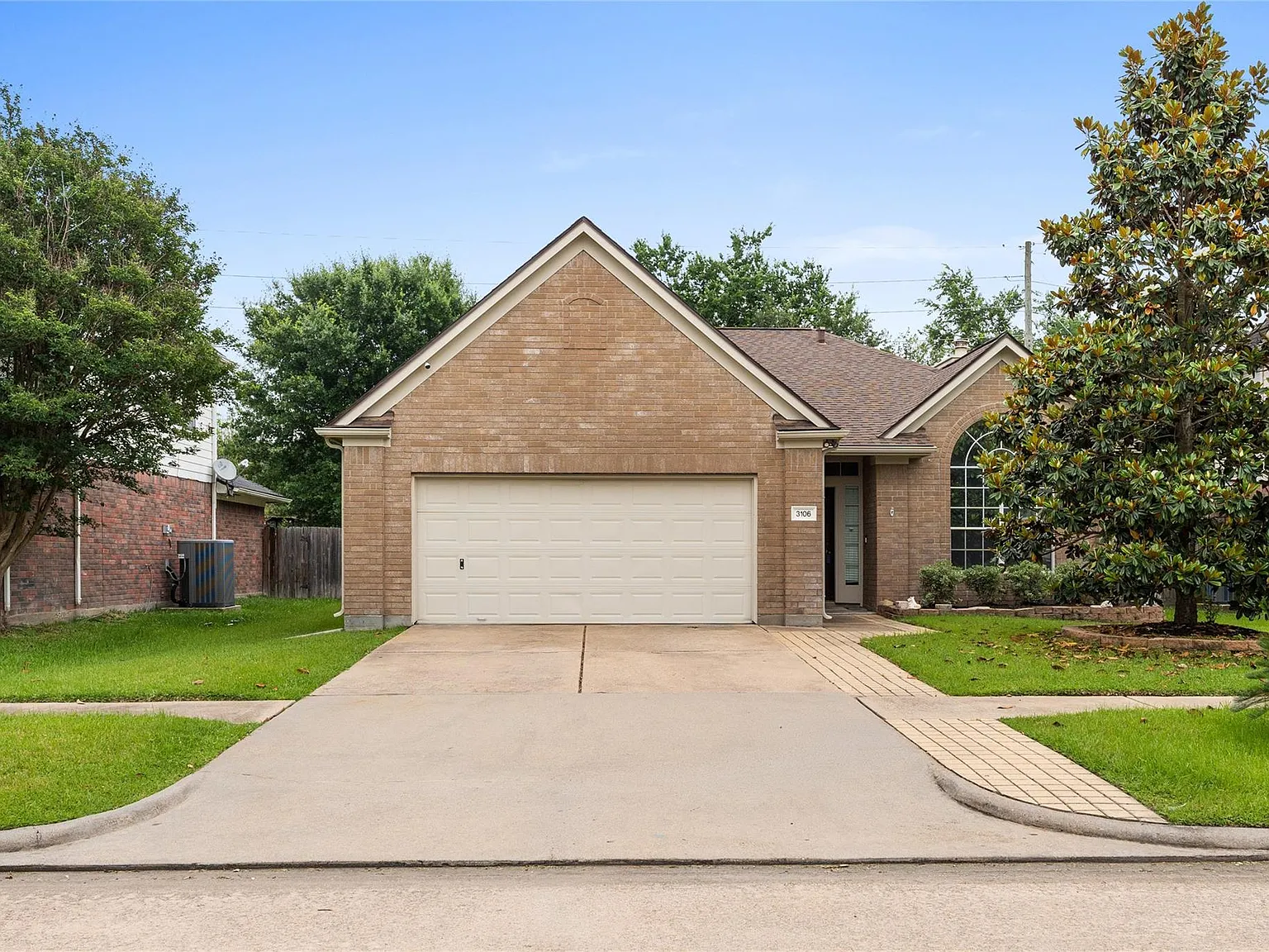 3 bed, 2.0 bath, 1817 sqft, $2,300 — Photo 1