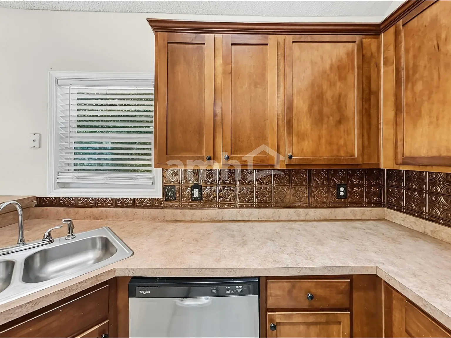 4 bed, 3.0 bath, 1420 sqft, $2,250 — Photo 3