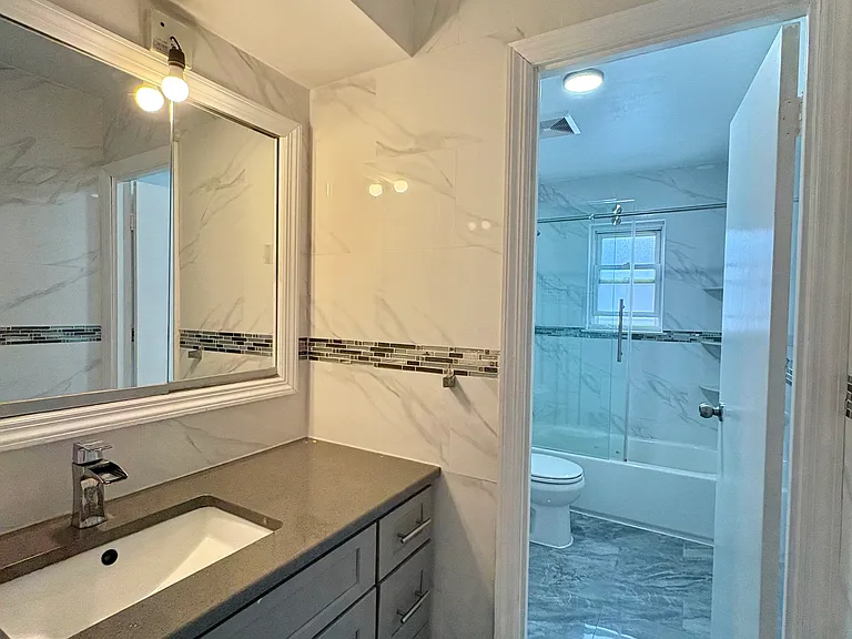 1168 Rockland Ave — Photo 7