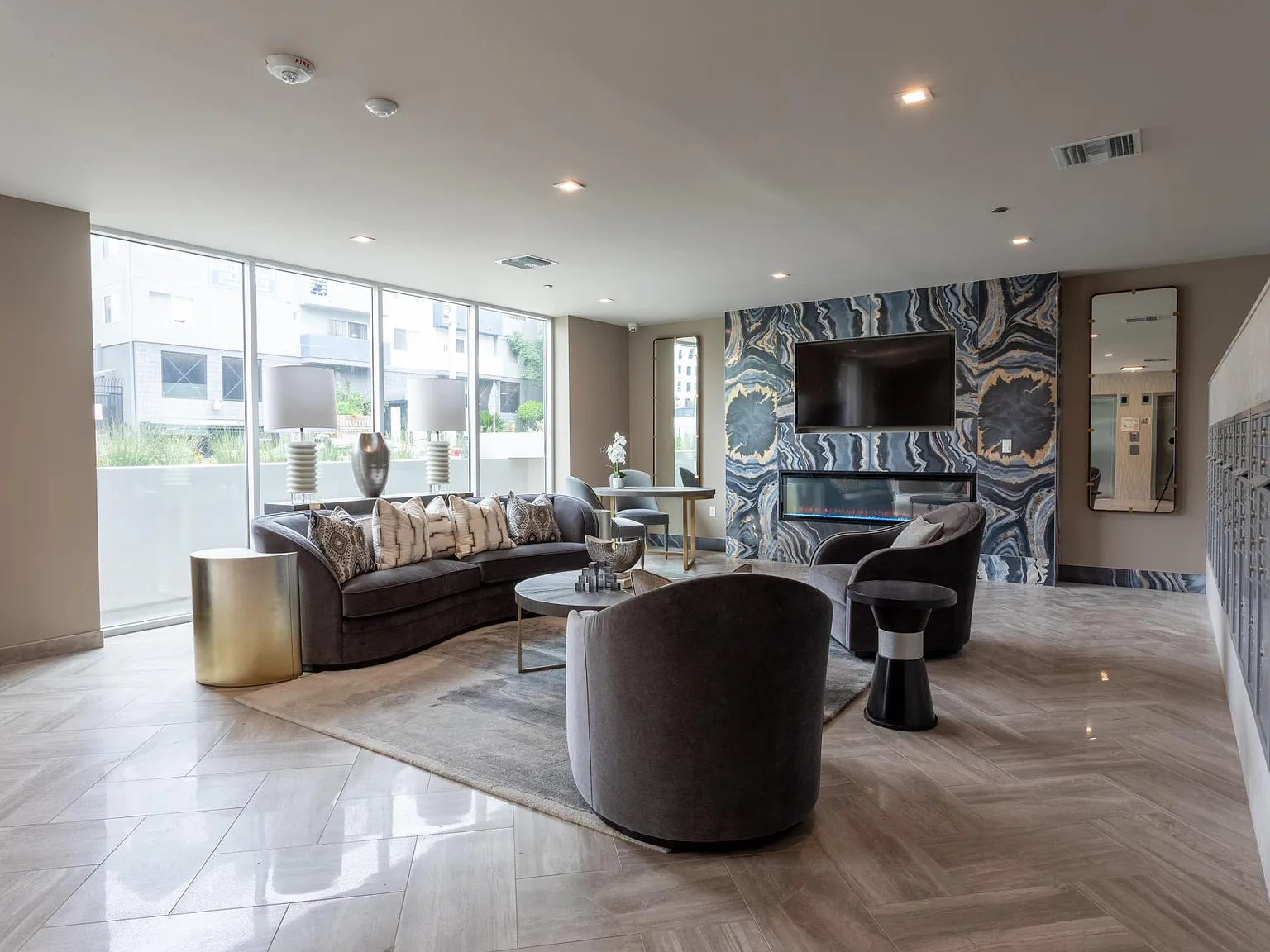 Kingsley Park Apartments — Photo 2