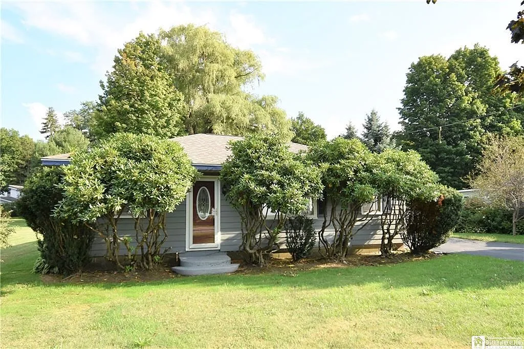 176 W Main St photo 1