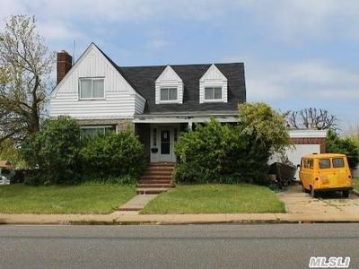 684 S Long Beach Ave, Freeport, NY, 11520