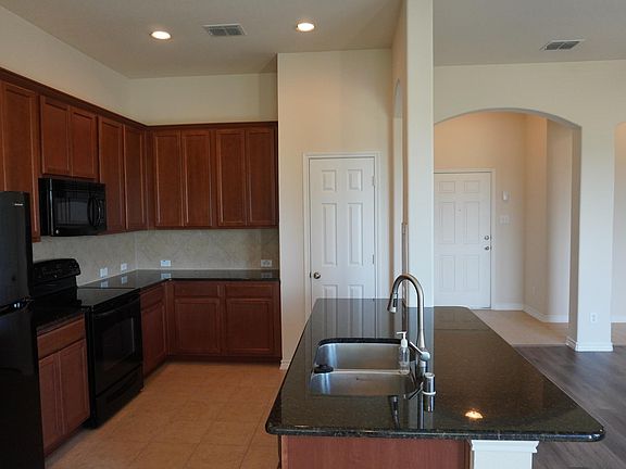 5th image of 813 Meadowedge Ln