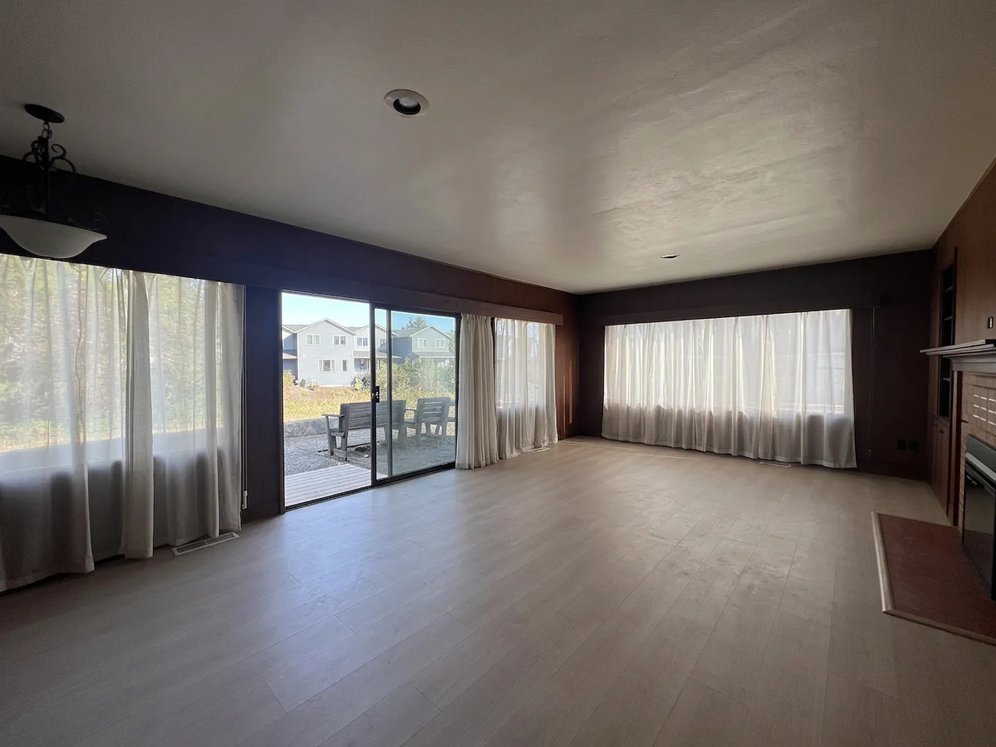 Spacious 3 bed/2 bath Phoenix home | Available October — Photo 2