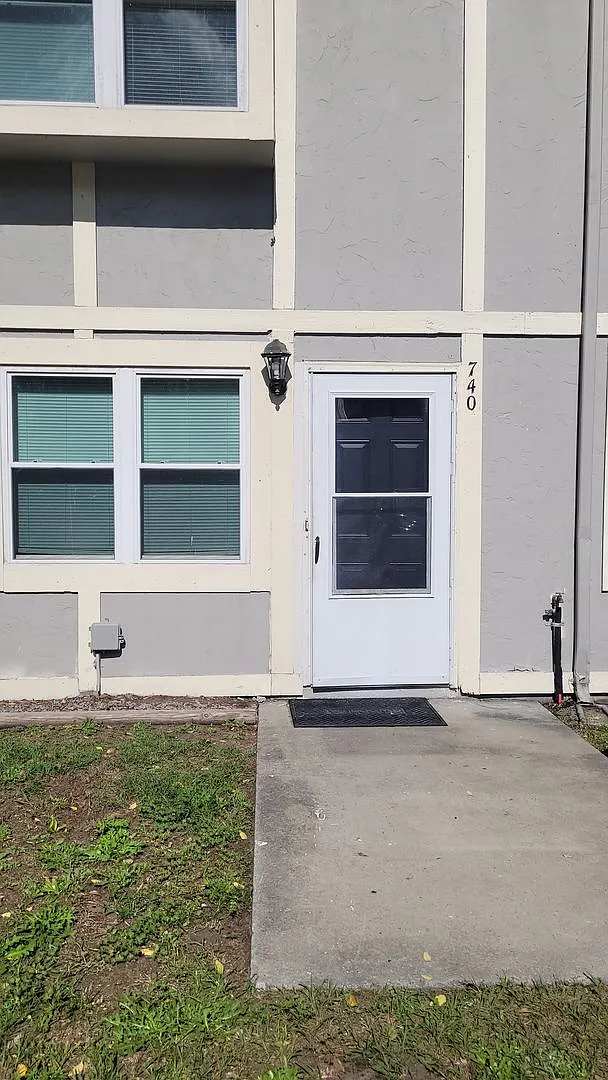 Charming 2 bed, 1.5 bath — Photo 2