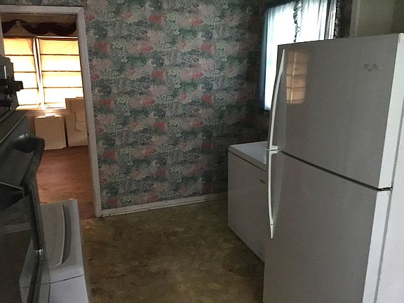 5th image of 403 University Dr