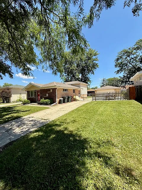 3 bed, 1008 sqft, $2,600 — Photo 2