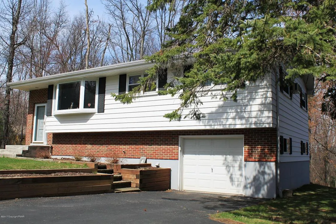 436 Oak St photo 1