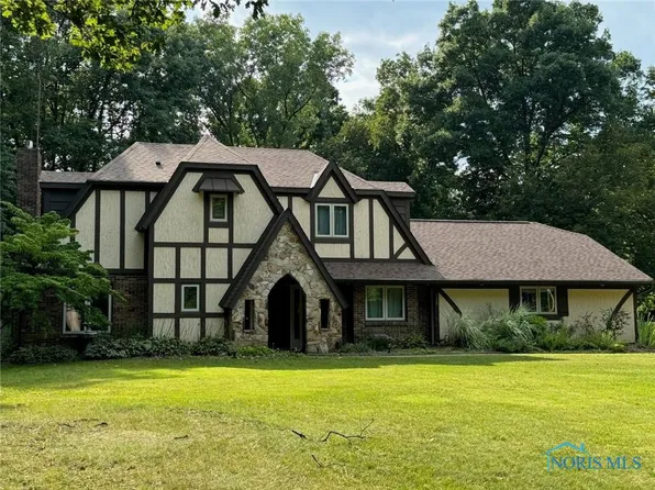 130 Oak Meadows Dr, Bryan, OH 43506
