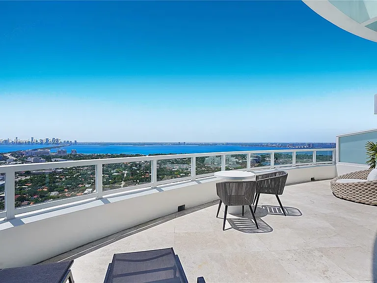 4401 Collins Ave #PH SOUTH — Photo 9