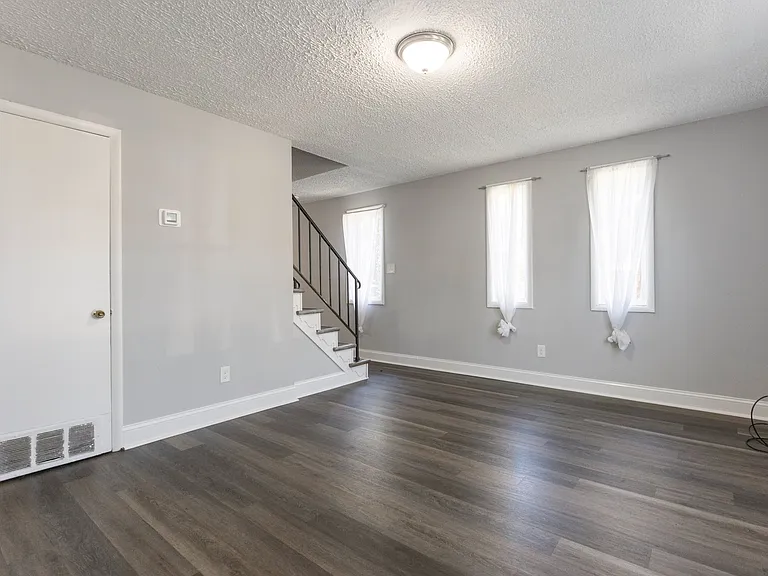 4711 Navarro Ave — Photo 11
