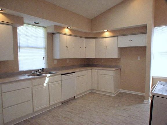 5th image of 622 Bernard Ave