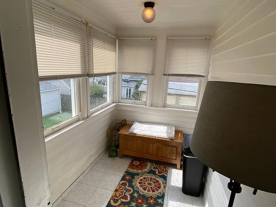 Extra room off back hallway. Possible pantry or green room or mud room.