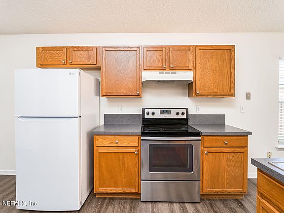 5th image of 1709 Ferncreek Dr