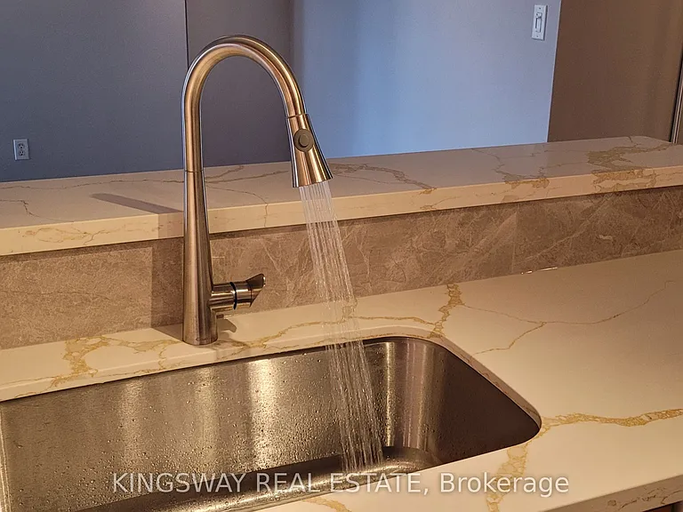 7 Lorraine Dr #812 — Photo 9
