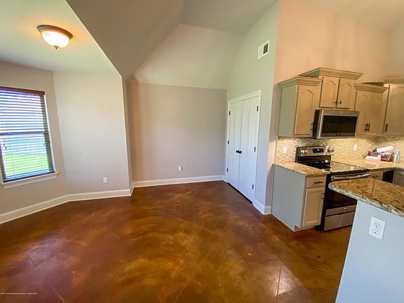5th image of 1884 Lindsey Ln