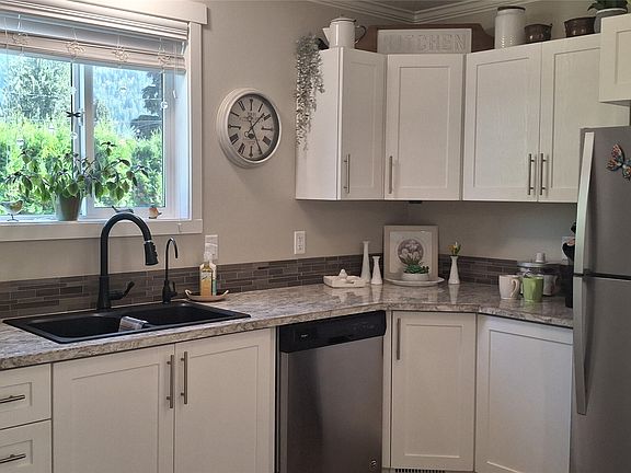 3rd image of 726 Whitehead St